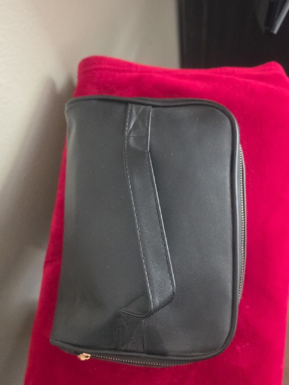 Betty Boop Black and Pink Makeup Train Case - Picture 2 of 4